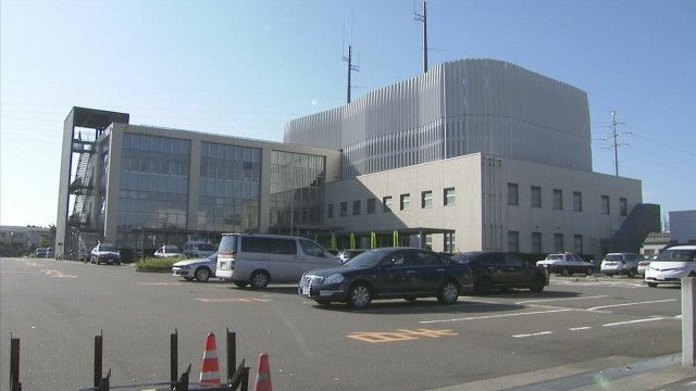 【社会】 早朝、荷台にタイヤを載せて走る軽トラックが… 不審に思った警察官が“とっさの判断” タイヤ3本を盗んだ疑いで72歳男を逮捕　新潟・上越市